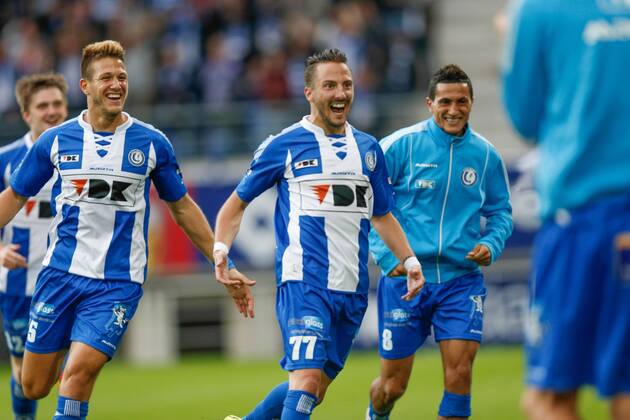 20140817 - GENT, BELGIUM: Gent s Danijel Milicevic (C) celebrates with his teammates after scoring during the Jupiler Pro League match between KAA Gent and Zulte Waregem, in Gent, Sunday 17 August 2014, on day 4 of the Belgian soccer championship. BRUNOxFAHY 04280117