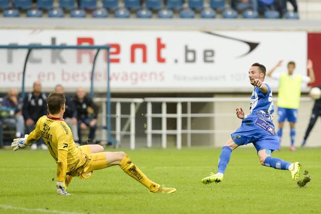 20140817 - GENT, BELGIUM: Gent s Danijel Milicevic (R) celebrates after scoring during the Jupiler Pro League match between KAA Gent and Zulte Waregem, in Gent, Sunday 17 August 2014, on day 4 of the Belgian soccer championship. LAURIExDIEFFEMBACQ 04280160