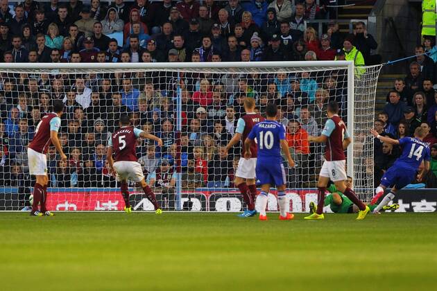 18.08.2014. Burnley, England. Premier League. Burnley versus Chelsea. Chelsea midfielder Andre Schurrle scores a goal (1-2) xPaulxKeevilx  ActionPlus11551901