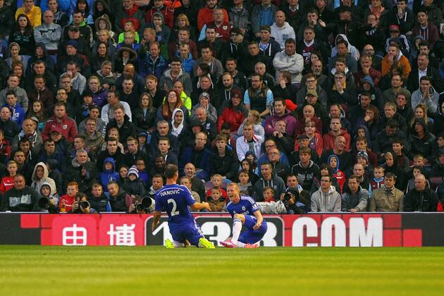 18.08.2014. Burnley, England. Premier League. Burnley versus Chelsea. Chelsea midfielder Andre Schurrle celebrates his goal (1-2) xPaulxKeevilx  ActionPlus11551904