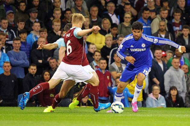 18.08.2014. Burnley, England. Premier League. Burnley versus Chelsea. Chelsea forward Diego Costa runs with the ball xPaulxKeevilx  ActionPlus49931