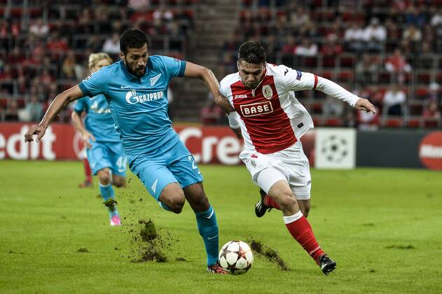 20140820 - LIEGE, BELGIUM: Zenit s Ezequiel Garay and Standard s Anthony Tony Watt pictured during the first leg match between Belgian first division soccer team Standard de Liege and Russian team FC Zenit Saint Petersburg in the playoffs for the UEFA Champions League competition, Wednesday 20 August 2014, in Liege. NICOLASxLAMBERT  premiumd 19082428