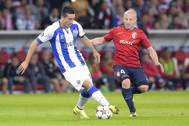 Florent BALMONT (lille) vs Hector Herrera (Porto) FOOTBALL : Lille vs Porto FC - tour preliminaire - ligue des champions - 20 08 2014 JBAutissier Panoramic 