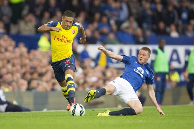 Everton s James McArthur tackles Arsenal s Alex Oxlade-Chamberlain - FC Everton vs. FC Arsenal - Barclays Premier League - Goodison Park - Liverpool - 23 08 2014 Pic Philip Oldham Sportimage EDITORIAL USE ONLY. No use with unauthorised audio, video, data, fixture lists, club league logos or live services. Online in-match use limited to 120 images, no video emulation. No use in betting, games or single club league player publications.