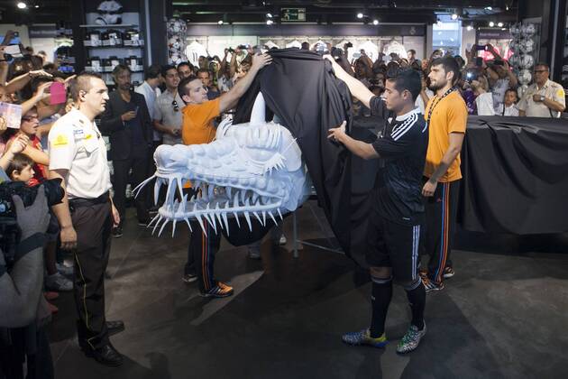 Real s James Rodriguez during the presentation of the Real Madrid s new Champions League kit at the Santiago Bernabeu stadium in Madrid, Spain. May 26, 2013.  (2014082621050)