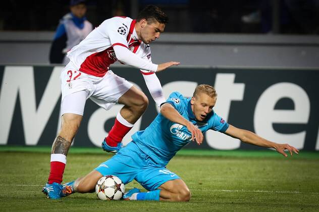 20140826 - SAINT PETERSBURG, RUSSIA: Standard s Tony Watt and Zenit s Igor Smolnikov fight for the ball during the return leg match of the playoffs for the UEFA Champions League competition between Russian team FC Zenit Saint Petersburg and Belgian soccer team Standard de Liege in Saint Petersburg, Russia, Tuesday 26 August 2014. Zenit won the first leg 0-1. VIRGINIExLEFOUR  premiumd 18547