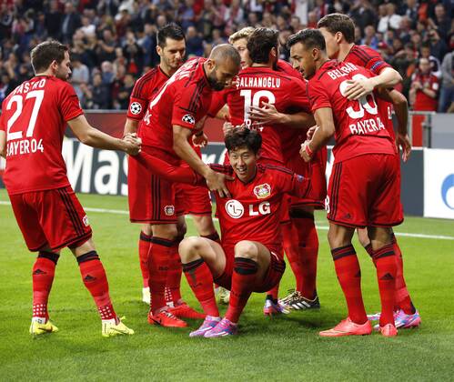 Leverkusens Heung-Min Son (M) celebrates scoring the 1:0 witht teammates during the Championsleague Play-off match between Bayer 04 Leverkusen and FC Kopenhagen, Bayarena in Leverkusen on August 27., 2013. Bayer 04 Leverkusen vs. FC Kopenhagen in der Champions League Qualifikation der Saison 2014 2015 am 27. August 2014.