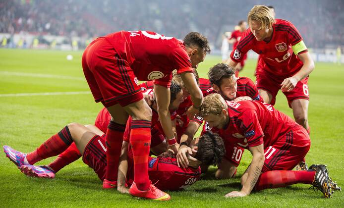 Leverkusen, 27.08.2014, BayArena Torjubel um Heung-Min Son (Bayer) - Karim Bellarabi (Bayer), Gonzalo Castro (Bayer), Hakan Calhanoglu (Bayer), Stefan Kiessling (Bayer), Simon Rolfes (Bayer) Bayer Leverkusen - FC Kopenhagen mm