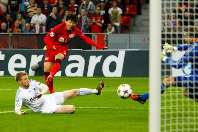 Bayer 04 Leverkusen vs. FC Kopenhagen, Fussball, Football, Soccer, UEFA Champions League, 27.08.2014 27.08.2014, BayArena, GER, UEFA Champions League, Bayer 04 Leverkusen vs. FC Kopenhagen im Bild: Torschuss von Heung-Min Son 7 (Bayer 04 Leverkusen). Aktion, Action Querformat nphxGrimme
