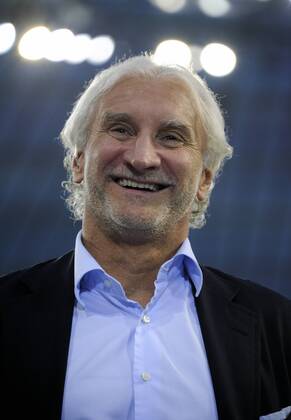 Fussball, UEFA Champions League, Herren, Saison 2014 2015, Qualifikation, Play-off-Rückspiel, BayArena Leverkusen, Bayer Leverkusen (rot) - FC Kopenhagen (weiss); Strahlendes Lachen, Sportdirektor Rudi Völler, Völler (Leverkusen). Einzelbild, Portrait, Porträt.