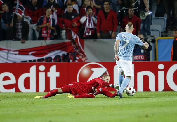 SOCCER - CL, Malmoe vs RBS MALMOE,SWEDEN,27.AUG.14 - SOCCER - UEFA Champions League, play off, Malmoe FF vs Red Bull Salzburg. Image shows Peter Gulacsi (RBS) and Magnus Eriksson (Malmoe). Keywords: foul. 