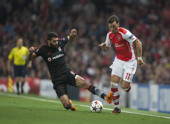 27.08.2014. London, England. Champions League Qualifying 2nd Leg. Arsenal versus Besiktas. Arsenal s Mesut Ã–zil goes past Besiktas xNigelxCookex  ActionPlus20269027