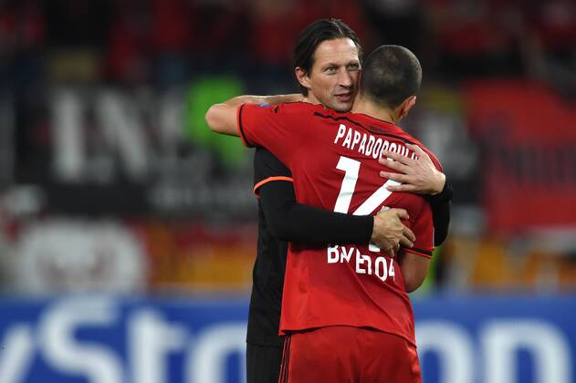 27.08.2014, Fussball, Saison 2014 15, UEFA Champions League Qualifikation, Bayer 04 Leverkusen - FC Kopenhagen Trainer Roger Schmidt (Bayer 04 Leverkusen), li., umarmt Kyriakos Papadopoulos (Bayer 04 Leverkusen)