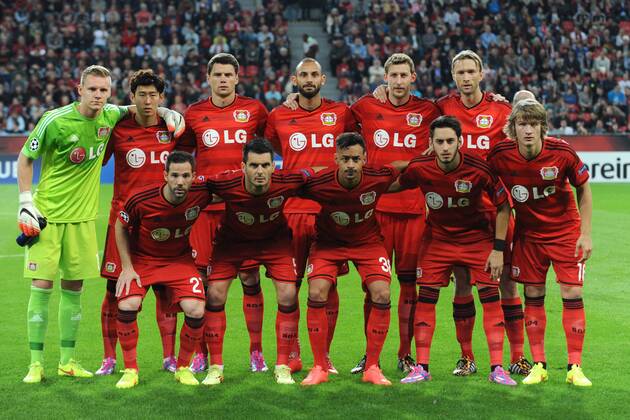 Fußball Champions League Playoff Bayer 04 Leverkusen - am 27.08.2014 in der BayArena in Leverkusen Mannschaftsfoto Team Leverkusen Hintere Reihe v.l.n.r.: Bernd Leno ( Leverkusen ), Son Heung-Min ( Leverkusen ), Sebastian Boenisch ( Leverkusen ), Ömer Toprak ( Leverkusen ), Stefan Kiessling ( Leverkusen ), Simon Rolfes ( Leverkusen ) Vordere Reihe v.l.n.r.: Gonzalo Castro ( Leverkusen ), Emir Spahic ( Leverkusen ), Karim Bellarabi ( Leverkusen ), Hakan Calhanoglu ( Leverkusen ), Tin Jedaj ( Leverkusen )