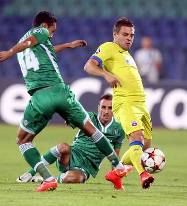 Sofia, PFC Ludogorez Rasgrad - Steaua Bukarest Adrian Popa(r) FC Steaua and Yordan Minev(c) PFC Ludogorets 