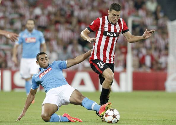 Athletic de Bilbao s Oscar de Marcos (r) and SSC Napoli s Faouzi Ghoulam during Champions League 2014 2015 Play-off 2nd leg match.August 27,2014.  (2014082701)