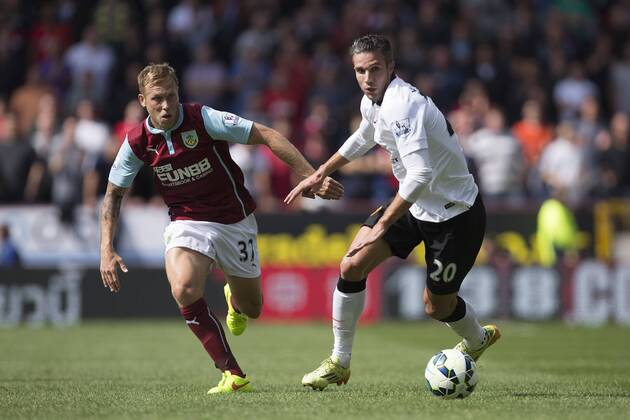 Robin van Persie of Manchester United escapes Scott Arfield of Burnley - Burnley vs. Manchester United - Barclay s Premier League - Turf Moor - Burnley - 30 08 2014 Pic Philip Oldham Sportimage EDITORIAL USE ONLY. No use with unauthorised audio, video, data, fixture lists, club league logos or live services. Online in-match use limited to 120 images, no video emulation. No use in betting, games or single club league player publications.