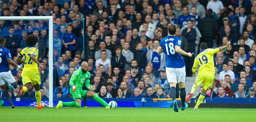 PROPAGANDA20140830 Football - soccer: Barclays Premier League, Everton FC - Chelsea FC, Chelsea s Diego Costa scores the first goal against Everton during the Premier League match at Goodison Park. (Hinweis: Verwendung nur in Deutschland, Österreich oder Schweiz - only Germany, Austria and Switzerland) xHOCHxZWEIx xPropagandax 