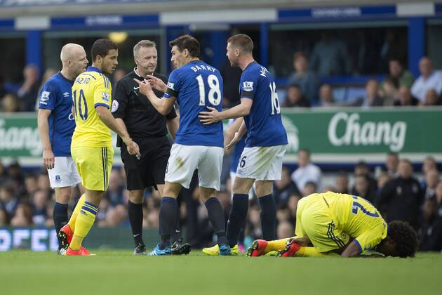 Gareth Barry of Everton protests his innocence to referee Jon Moss - Everton vs. Chelsea - Barclay s Premier League - Goodison Park - Liverpool - 30 08 2014 Pic Philip Oldham Sportimage EDITORIAL USE ONLY. No use with unauthorised audio, video, data, fixture lists, club league logos or live services. Online in-match use limited to 120 images, no video emulation. No use in betting, games or single club league player publications.