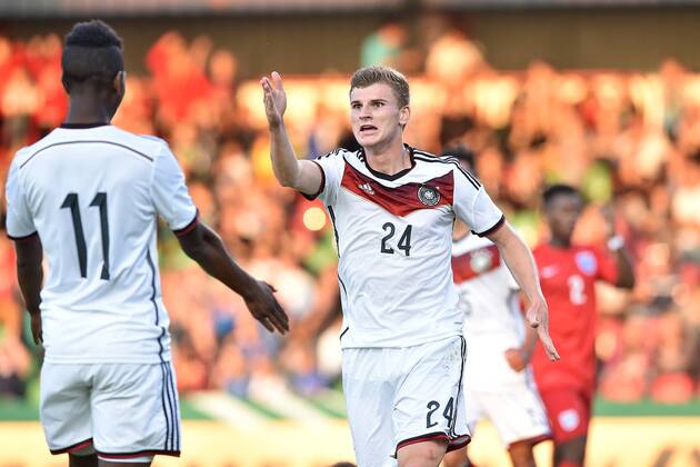 Fußball U19-Länderspiel Deutschland - England am 08.09.2014 im Stadion Niederrhein in Oberhausen Torjubel zum 1:1 durch Timo Werner ( Deutschland ), rechts - Boubacar Barry ( Deutschland ), links