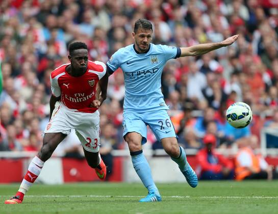 Arsenal s Danny Welbeck tussles with Manchester City s Martin Demichelis - Barclays Premier League - FC Arsenal London v Manchester City - Emirates Stadium - England - 13th September 2014 -EDITORIAL USE ONLY. No use with unauthorised audio, video, data, fixture lists, club league logos or live services. Online in-match use limited to 120 images, no video emulation. No use in betting, games or single club league player publications.
