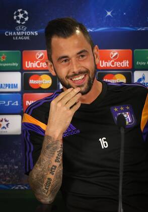 Anderlecht s Steven Defour pictured during a press conference of Belgian soccer team RSC Anderlecht in the Tuk Telekom Arena in Istanbul, Monday 15 September 2014. VIRGINIExLEFOUR  premiumd 21951
