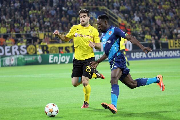16.09.2014, xsvx, Fussball Champions League, Borussia Dortmund - Arsenal London, v.l. Sokratis (Borussia Dortmund) Danny Walbeck (FC Arsenal London) Zweikampf, Aktion, action, battle for the ball