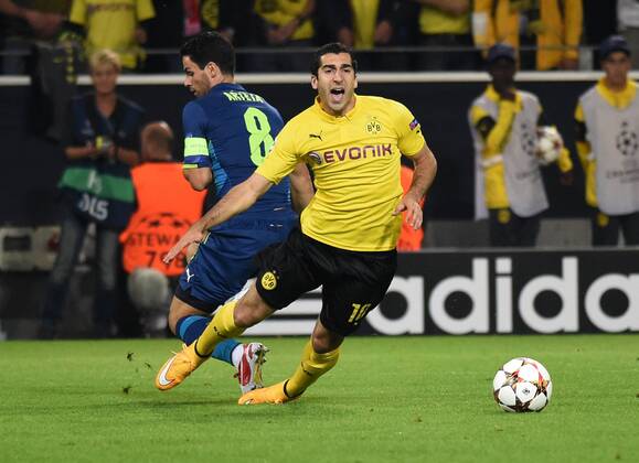 16.09.2014, Fussball, Saison 2014 15, UEFA Champions League, Vorrunde, Borussia Dortmund - Arsenal London Henrikh Mkhitaryan (Borussia Dortmund), re., mit einer Schwalbe gegen Mikel Arteta (Arsenal London).