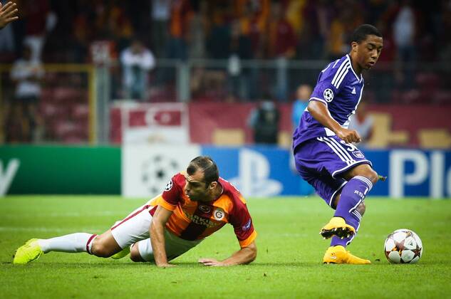ISTANBUL - Galatasaray s Goran Pandev and Anderlecht s Youri Tielemans fight for the ball during a soccer game between Turkish team Galatasaray S.K. and Belgian team RSC Anderlecht in the Tuk Telekom Arena in Istanbul, Turkey, Tuesday 16 September 2014, on day 1 of the group stage of the UEFA Champions League competition, in group D. VIRGINIExLEFOUR  04316857