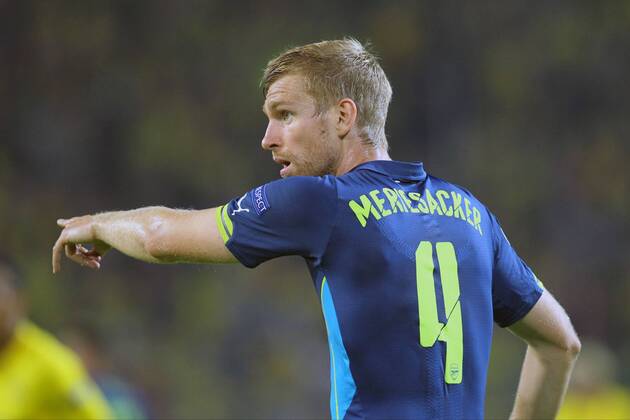 Per Mertesacker (Arsenal FC 4) gibt Anweisungen Borussia Dortmund vs Arsenal London FC --- Fussball --- Champions League --- Gruppenphase 1. Spieltag --- 16.09.2014 EP_jse