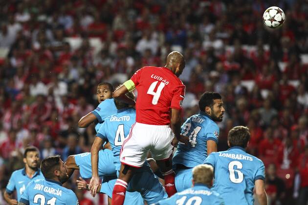Benfica s defender Luis Da silva Luisao (top) heads the ball between Zenite players during a soccer match between Portugal s SL Benfica and Russian s FC Zenit for the group stage of the UEFA Champions League, in Benfica s Luz Stadium in Lisbon, Portugal, on September 16, 2014. Photo by Pedro Nunes Portugal: UEFA Champions League: Benfica Vs Zenit 