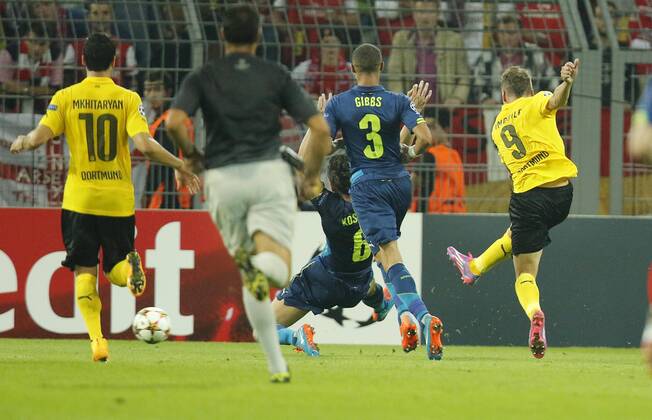 Ciro IMMOBILE, BVB 9 Torschuss, schiesst das Tor zum 1-0 BORUSSIA DORTMUND - FC ARSENAL Fussball UEFA Champions League, Gruppe D Gruppenphase,in Dortmund, 16.09.2014 CL Saison 2014 2015, BVB