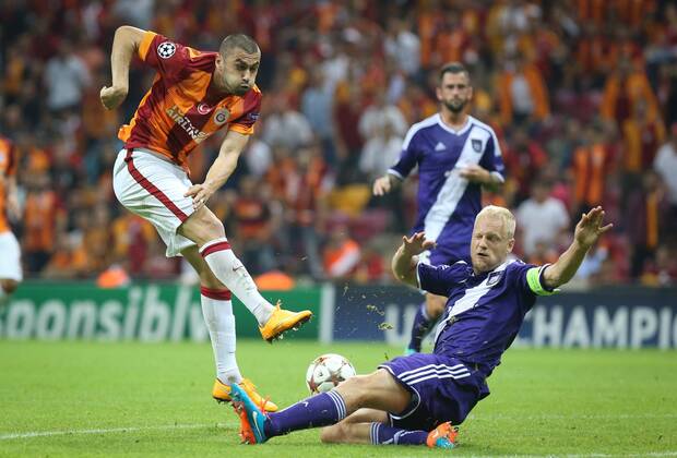 ISTANBUL - Galatasaray s Burak Yilmaz and Anderlecht s Olivier Deschacht fight for the ball during a soccer game between Turkish team Galatasaray S.K. and Belgian team RSC Anderlecht in the Tuk Telekom Arena in Istanbul, Turkey, Tuesday 16 September 2014, on day 1 of the group stage of the UEFA Champions League competition, in group D. VIRGINIExLEFOUR  premiumd Highlight 04316874
