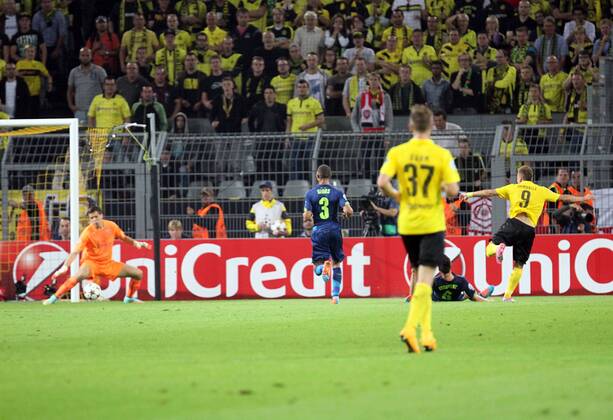 16.09.2014, xsvx, Fussball Champions League, Borussia Dortmund - Arsenal London, v.l. Ciro Immobile (Borussia Dortmund) erzielt das Tor zum scores the Goal 1:0