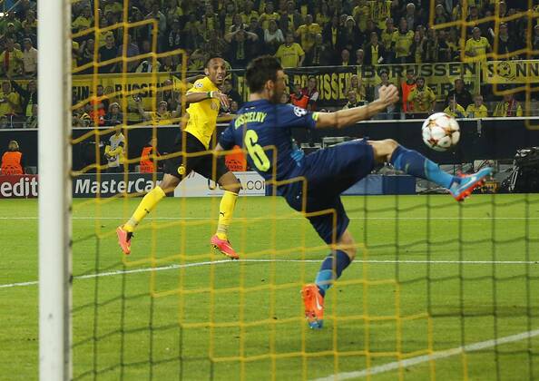 Pierre-Emerick Aubameyang , BVB 17 Torschuss, schiesst das Tor zum 2-0 BORUSSIA DORTMUND - FC ARSENAL Fussball UEFA Champions League, Gruppe D Gruppenphase,in Dortmund, 16.09.2014 CL Saison 2014 2015, BVB