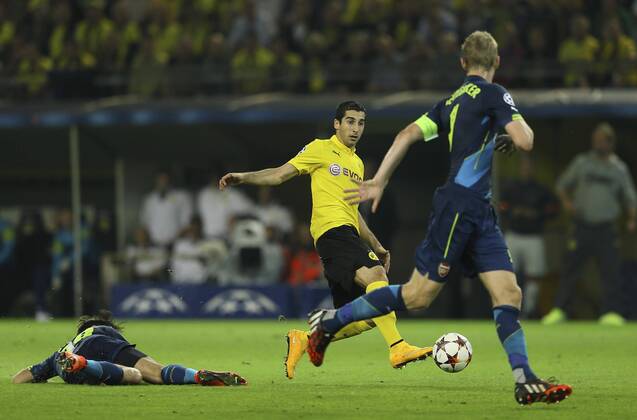 Henrikh Mkhitaryan - Borussia - gegen Hector Bellerin und Per Mertesacker Fussball - Championsleague am Di. 16.09.2014 Gruppenspiel Bor. Dortmund - Arsenal London 2 - 0