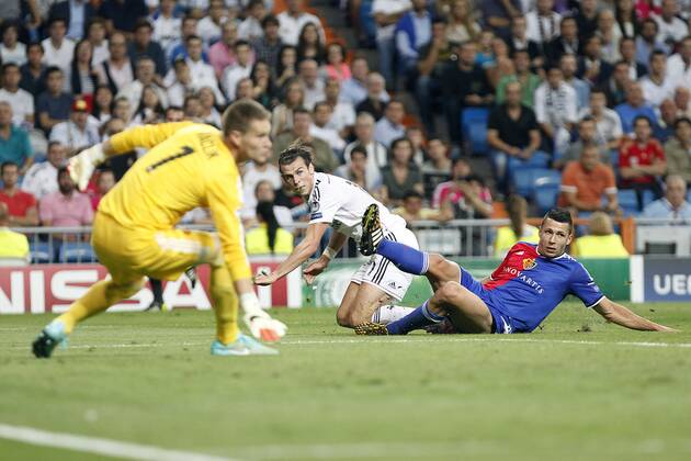 Gareth Bale of Real Madrid and Suchy of FC Basel 1893 during the Champions League group B soccer match between Real Madrid and FC Basel 1893 at Santiago Bernabeu Stadium in Madrid, Spain. September 16, 2014.  (20423493)