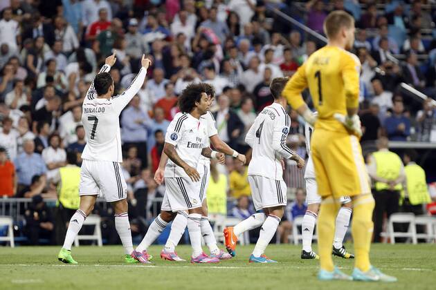 James, Cristiano Ronaldo, Sergio Ramos, Luka Modric and Marcelo of Real Madrid during the Champions League group B soccer match between Real Madrid and FC Basel 1893 at Santiago Bernabeu Stadium in Madrid, Spain. September 16, 2014.  (20423584)