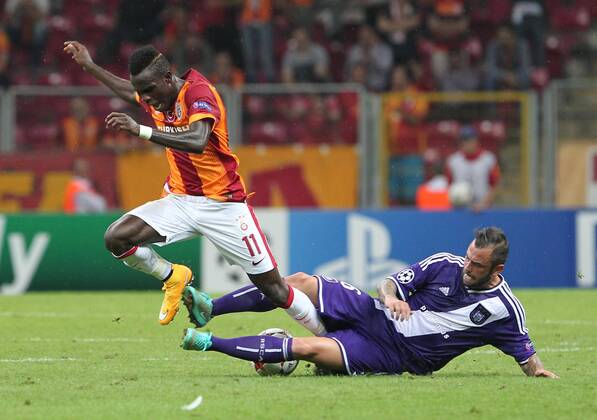 UEFA Champions League Group D match between Galatasaray AS v RSC Anderlecht at Turk Telekom Arena in Istanbul, Turkey on September 16, 2014. Score: Galatasaray 1 - Anderlecht 1 Pictured: Bruma of Galatasaray and Steven Defour of Anderlecht. 
