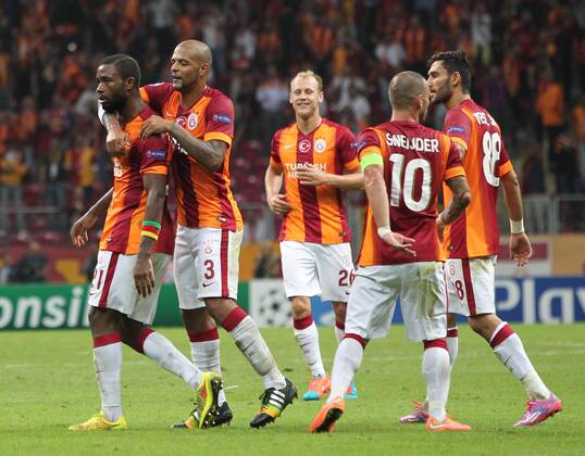 UEFA Champions League Group D match between Galatasaray AS v RSC Anderlecht at Turk Telekom Arena in Istanbul, Turkey on September 16, 2014. Score: Galatasaray 1 - Anderlecht 1 Pictured: Wesley Sneijder and Aurelien Chedjou and Felipe Melo of Galatasaray. 