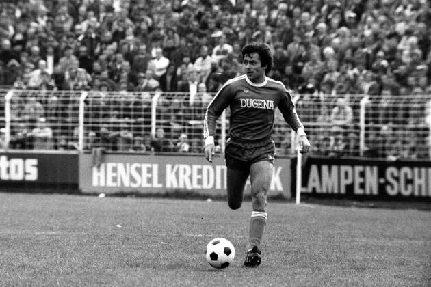 Eintracht Frankfurt - SV Darmstadt 98: Jürgen Kalb (Darmstadt) am Ball