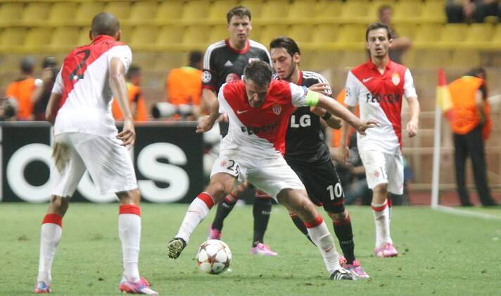 Jeremy TOULALAN (Monaco, li.) gegen Hakan Calhanoglu (Leverkusen) AS Monaco vs Bayer Leverkusen - Champions League - 16 09 2014 Henemx 