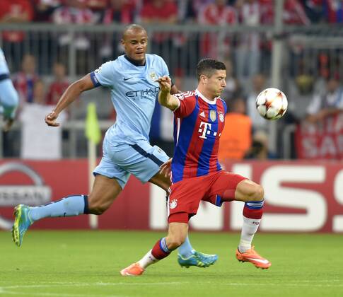 17.09.2014, Fussball Champions-League 2014 2015, Vorrunde 1.Spieltag, FC Bayern München - Manchester City, in der Allianz-Arena München. re: Robert Lewandowski (Bayern München) gegen Yaya Toure (Manchester City). 
