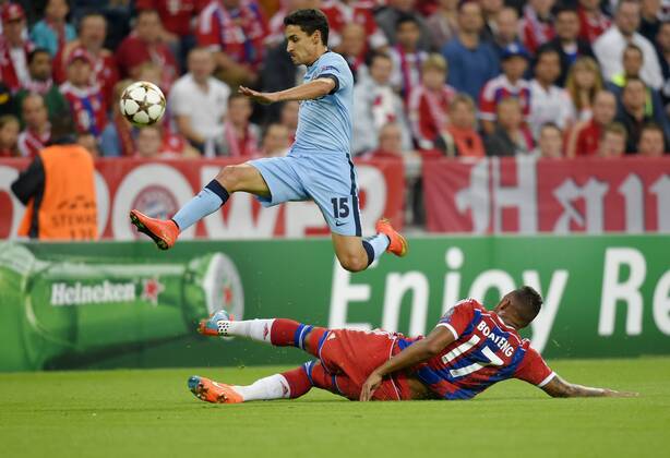 17.09.2014, Fussball Champions-League 2014 2015, Vorrunde 1.Spieltag, FC Bayern München - Manchester City, in der Allianz-Arena München. v.li: Jesus Navas (Manchester City) gegen Jerome Boateng (Bayern),. 