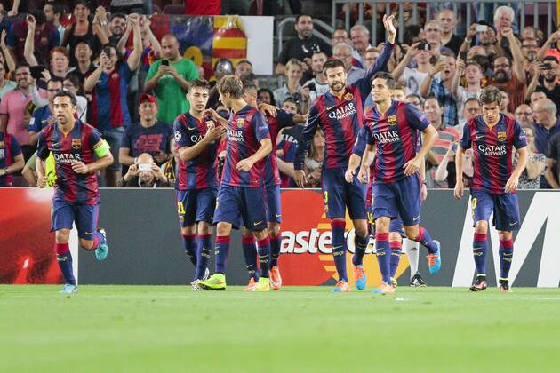 BARCELONA, Spain: Gerard Pique feiert seinen Treffer mit Munir und Marc Bartra - Champions League, FC Barcelona vs. APOEL Nicosia. 