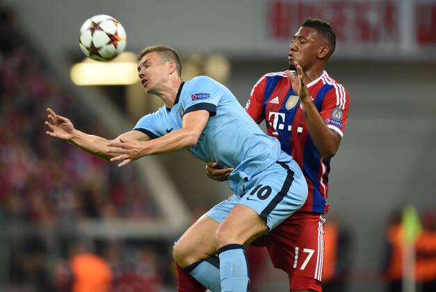 17.09.2014, Fussball, Saison 2014 15, UEFA Champions League, Vorrunde, FC Bayern München - Manchester City Edin Dzeko (Manchester City), li., gegen Jerome Boateng (Bayern München)