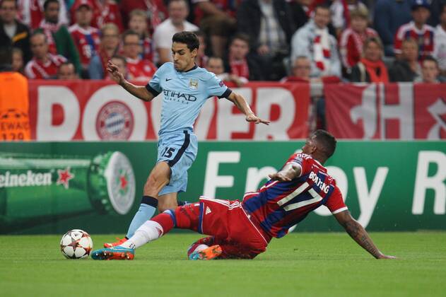 l-r: im Zweikampf, Aktion, mit Jesus Navas 15 (Manchester City) und Jerome Boateng 17 (FC Bayern München) FC Bayern München vs. Manchester City, Fussball, Champions League, 17.9.2014 EP_ckt