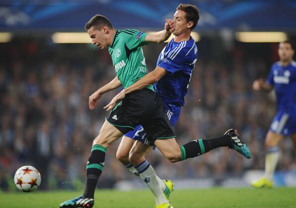Football - 2014 2015 Champions League - Group G: Chelsea vs. FC Schalke 04 Schalke s Julian Draxler and Chelsea s Nemanja Matic at Stamford Bridge. COLORSPORT ANDREW COWIE 