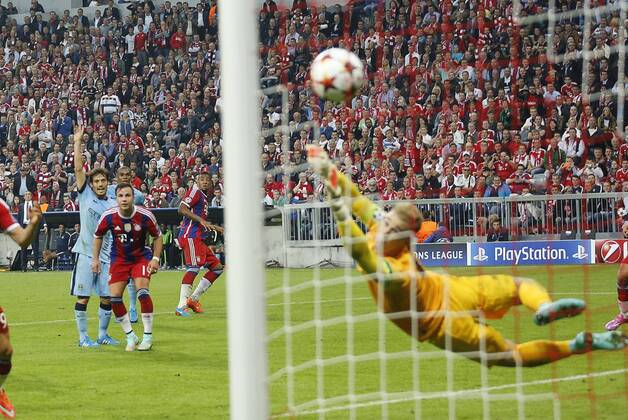 Jerome BOATENG (FCB 17) Torschuss, schiesst das Tor zum 1-0 FC BAYERN München - MANCHESTER CITY , Fussball UEFA Champions League, Gruppenphase, München, 17.09.2014 CL Saison 2014 2015, FCB, München