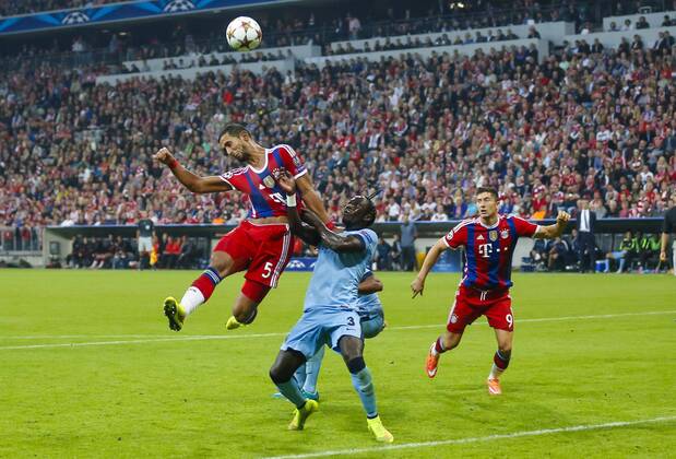Mehdi BENATIA, FCB 5 Foul, unsportlich, Regelverstoss, gefoult, schweres, Vergehen, unfair, Bacary SAGNA, MANCITY 3 FC BAYERN München - MANCHESTER CITY 1-0 , Fussball UEFA Champions League, Gruppenphase, München, 17.09.2014 CL Saison 2014 2015, FCB, München